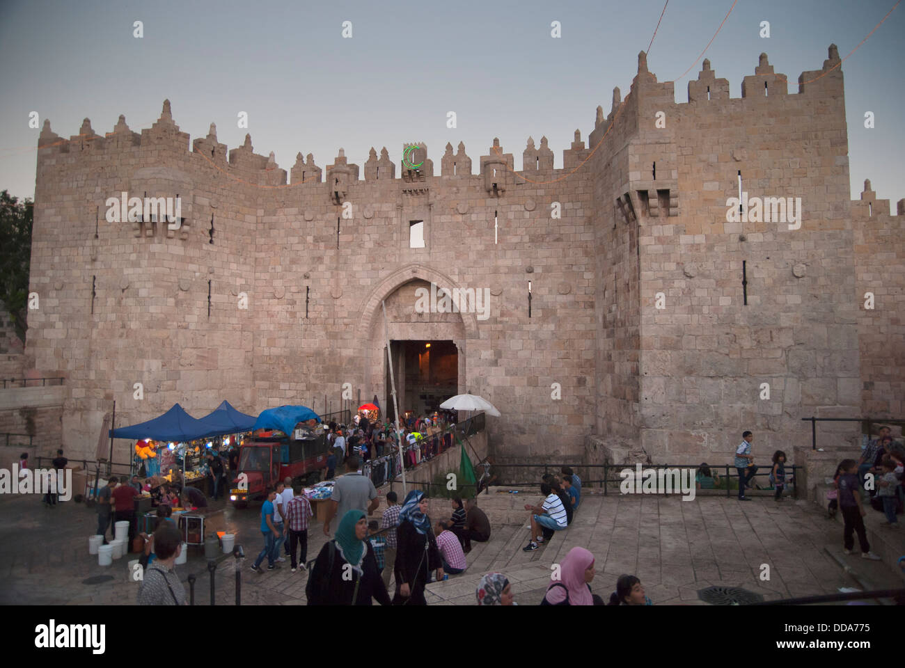 Il quartiere musulmano durante il Ramadan, nella città vecchia di Gerusalemme, Israele Foto Stock