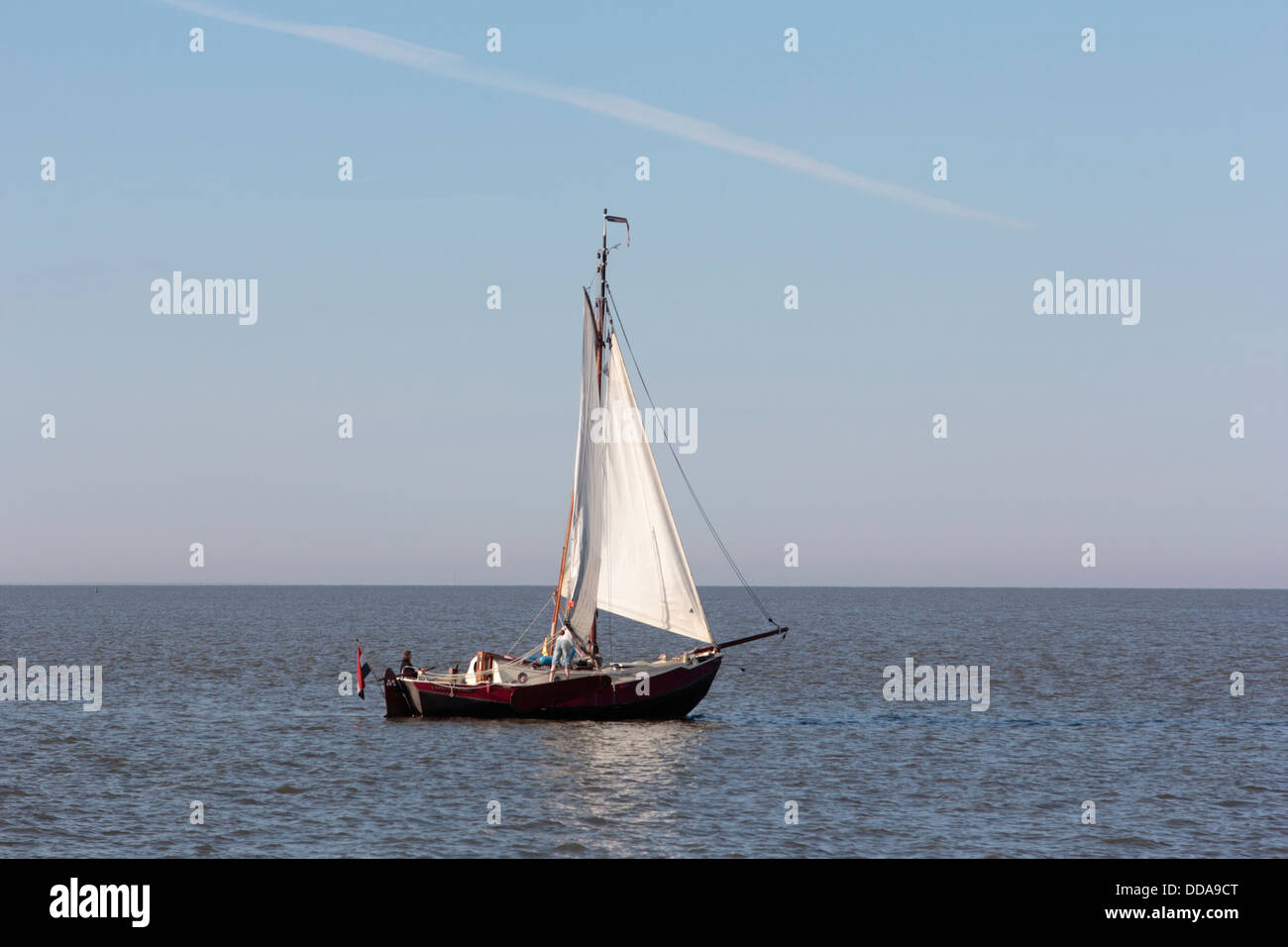 Barca a vela sul mare di Wadden, Paesi Bassi Foto Stock