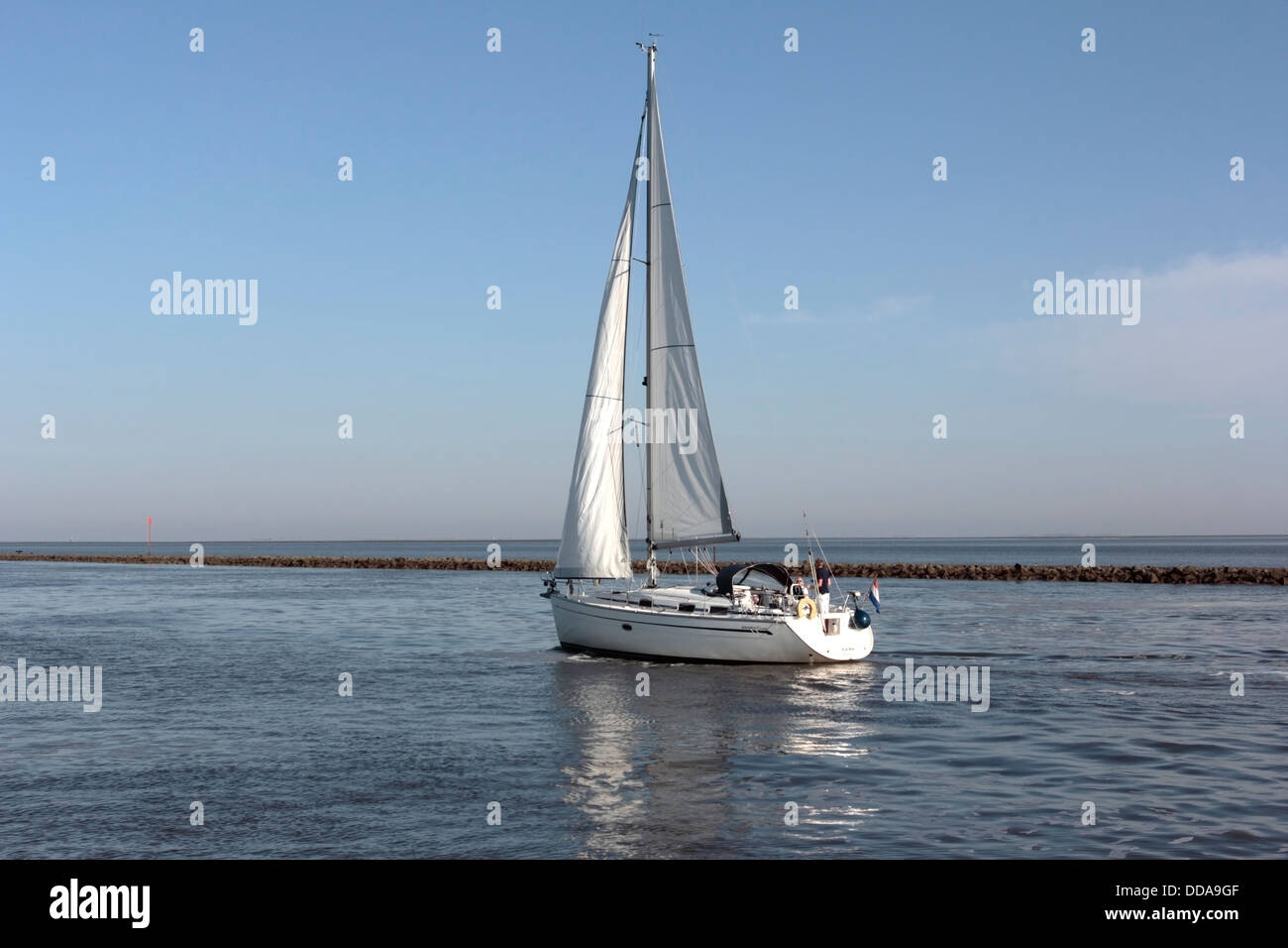 Barca a vela sul mare di Wadden, Paesi Bassi Foto Stock