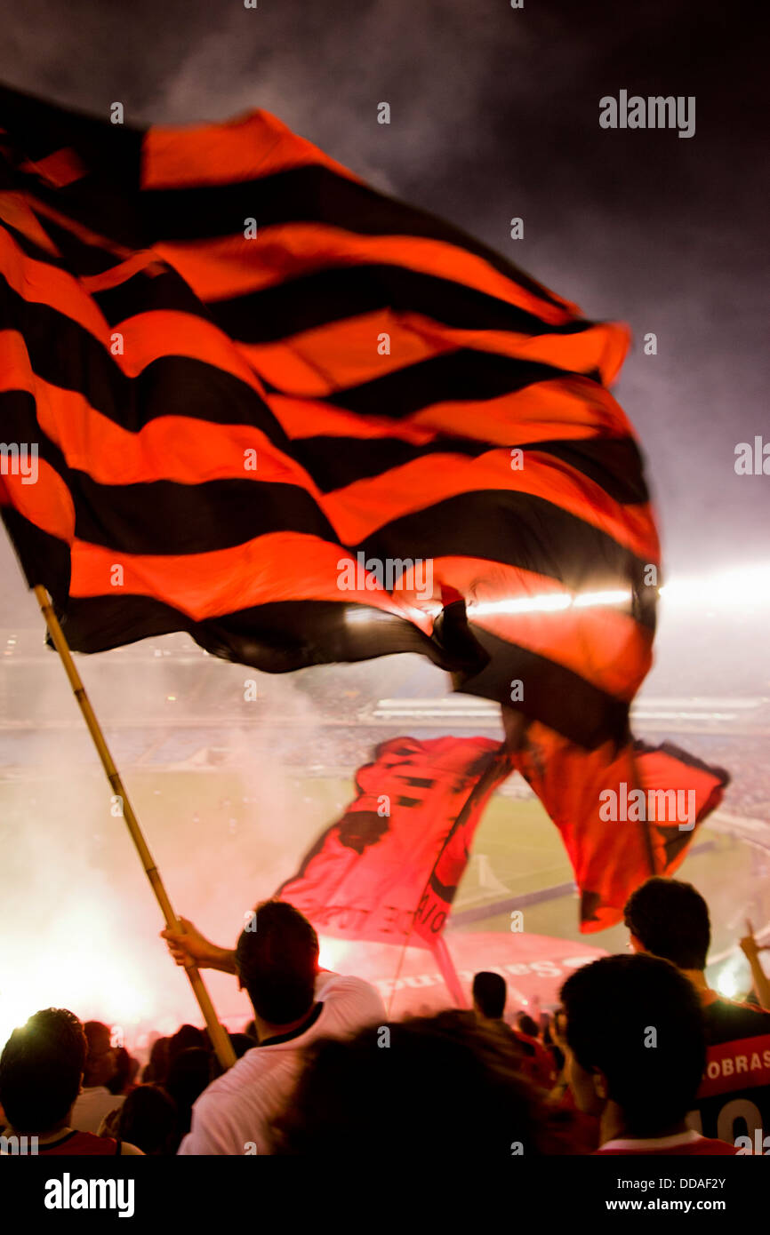 Il Flamengo Calcio team appassionati al Maracanã stadium, Rio de Janeiro, Brasile. Foto Stock