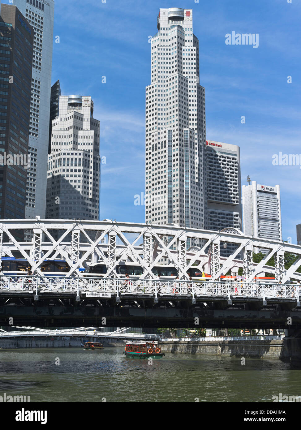 Dh Singapore River Boat Quay SINGAPORE United Overseas Bank Plaza UOB grattacielo moderno edificio Foto Stock