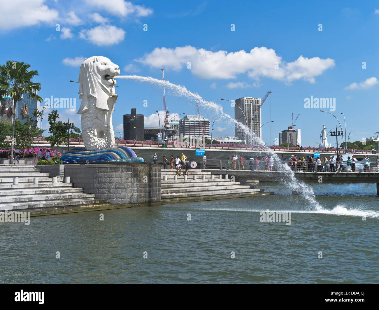 Dh Baia di Marina Centro SINGAPORE statua Merlion fontana al Parco Merlion waterfront Foto Stock