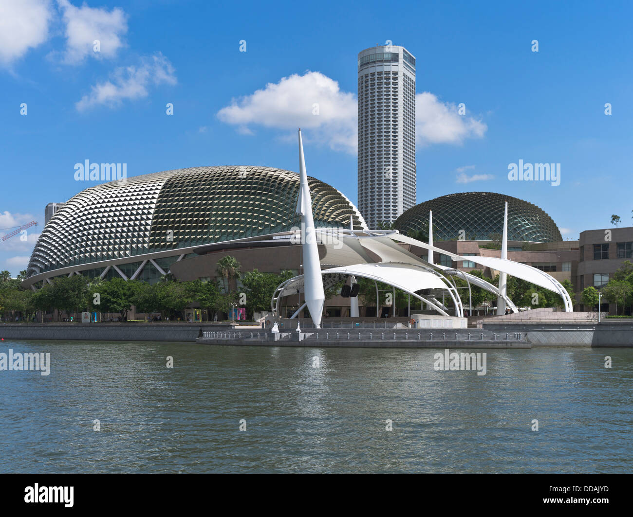 dh Esplanade Theatres MARINA BAY SINGAPORE on the Bay Buildings teatro di architettura moderna Foto Stock