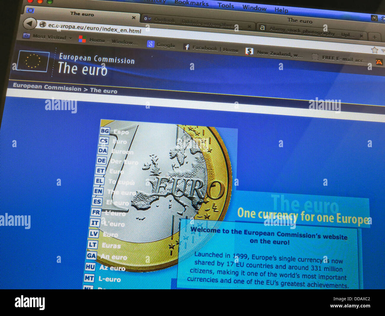Vista dettagliata del computer portatile screenshot dello schermo sulla Commissione europea pagina Internet circa l'Euro moneta per l'Europa Foto Stock