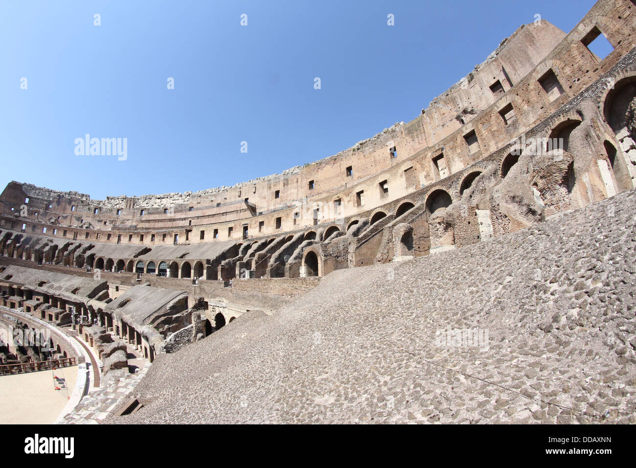 Spettacolare interno del Colosseo antico anfiteatro romano ove brave gladiatori combattuto 4 Foto Stock