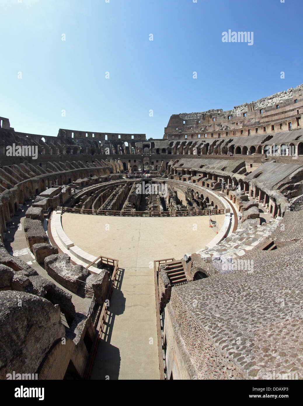 Suggestivi passi il Colosseo dove gli antichi romani erano presenti nei combattimenti tra gladiatori e bestie feroci 2 Foto Stock