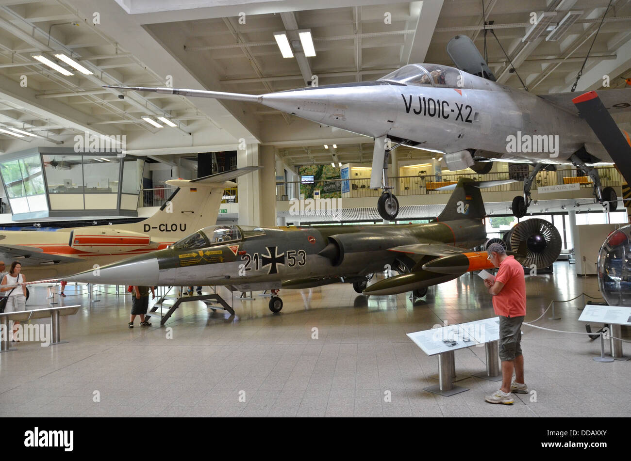 Deutsches Museum - Museo tedesco dei capolavori della scienza e della tecnologia)) a Monaco è il più grande museo mondiale della scienza e della tecnologia Foto Stock