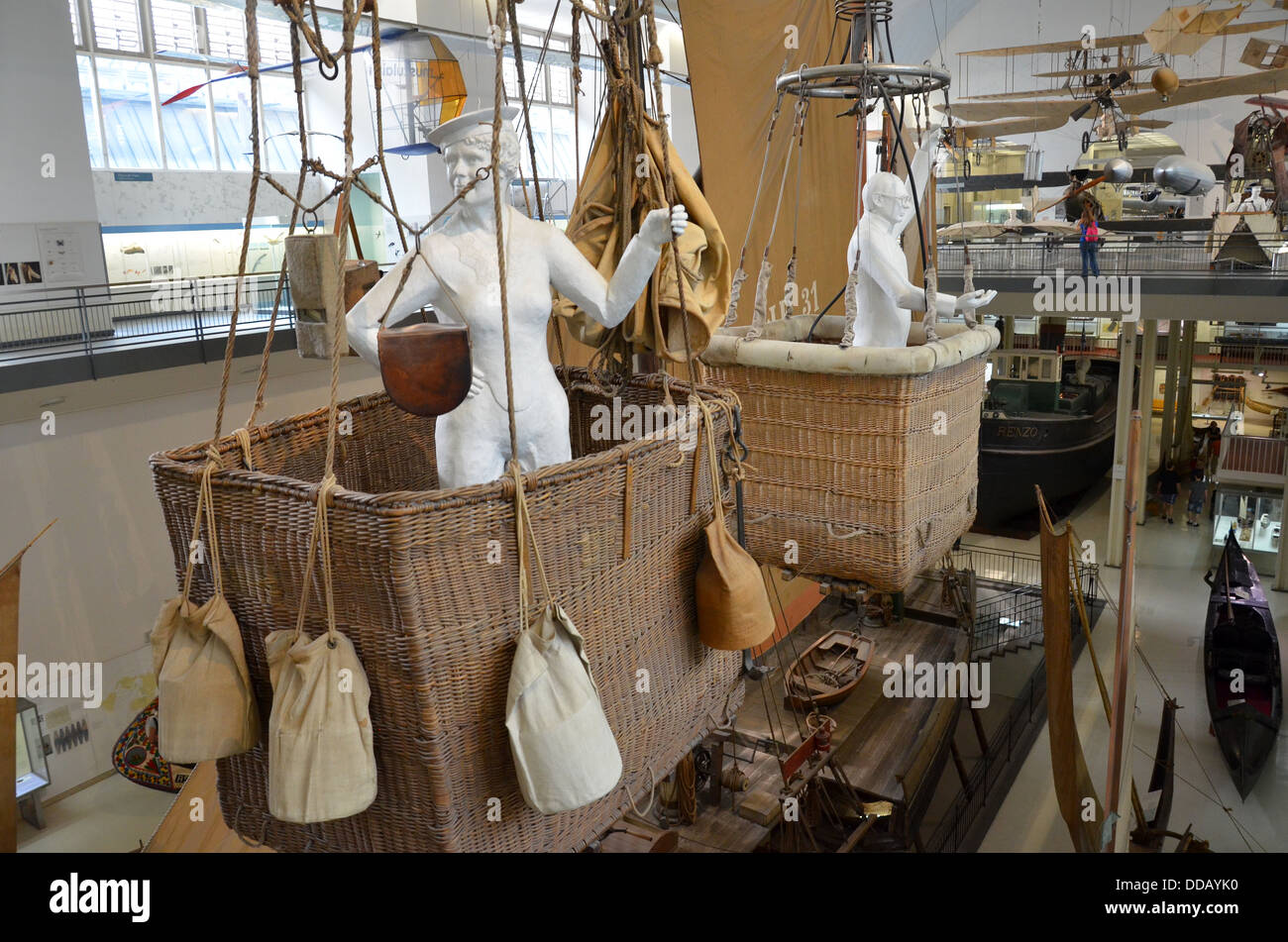 Deutsches Museum - Museo tedesco dei capolavori della scienza e della tecnologia)) a Monaco è il più grande museo mondiale della scienza e della tecnologia Foto Stock