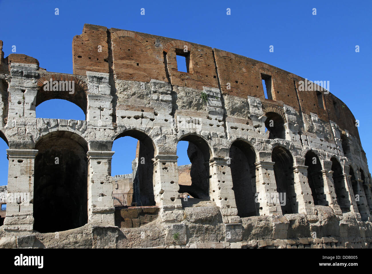Affascinante e spettacolare facciata del monumento più bello di Roma Colosseo 3 Foto Stock