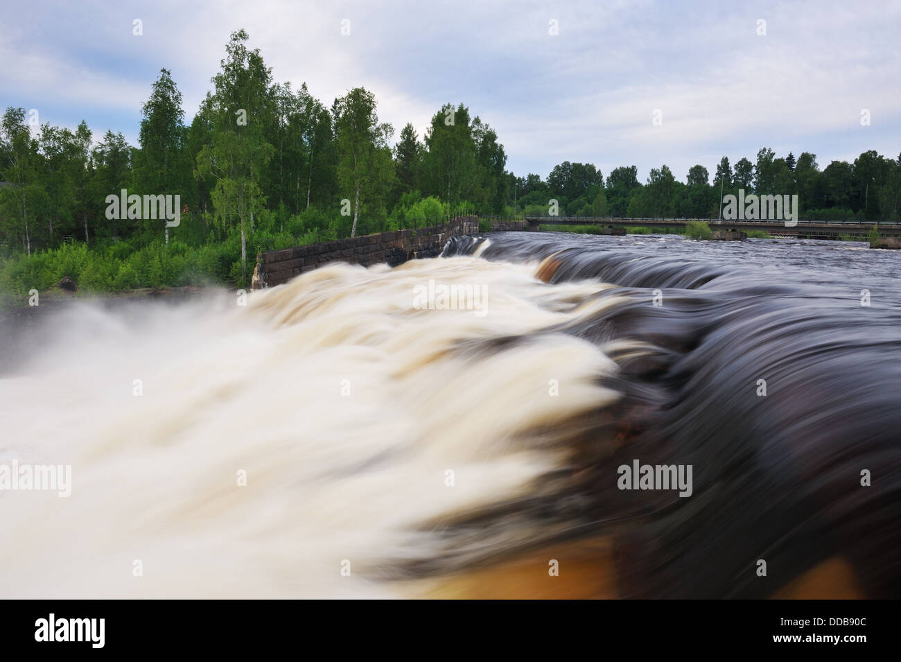 Il fiume scorre su rocce, Munkfors, Värmland, Svezia Foto Stock