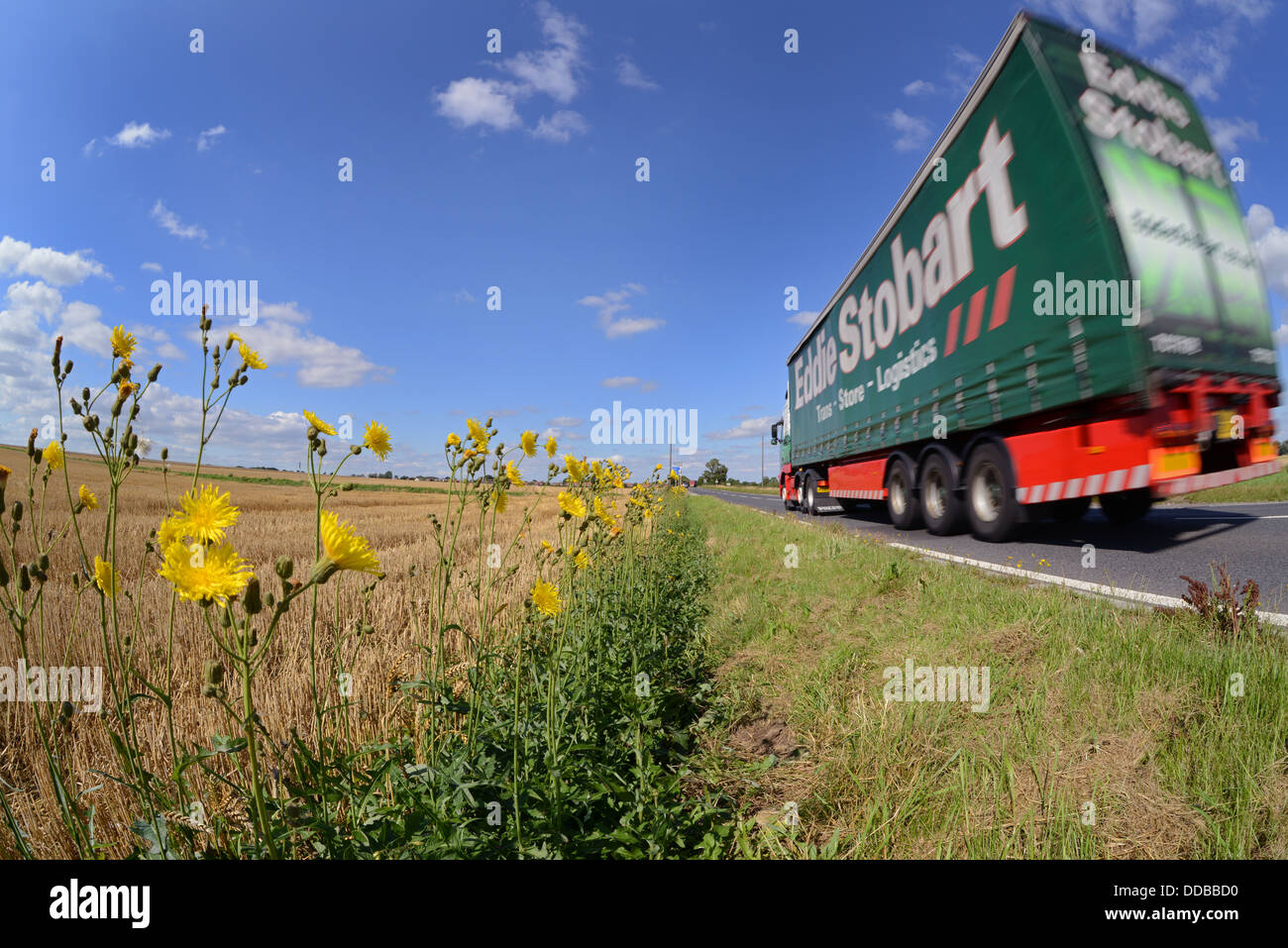 Autocarro angolo visuale di camion che viaggiano lungo la strada di campagna vicino a Leeds Yorkshire Regno Unito Foto Stock