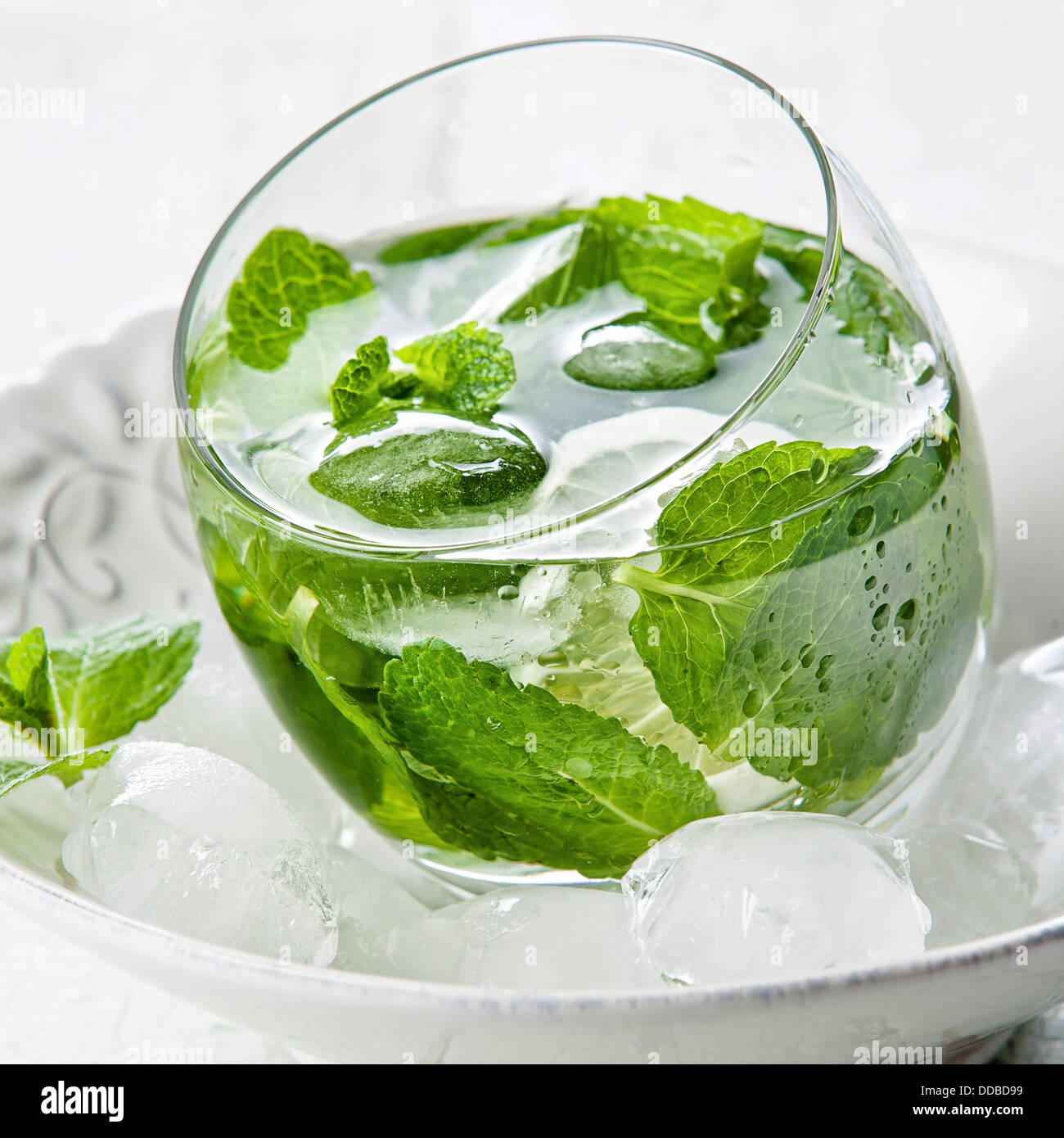 Di menta fresca bevande con ghiaccio Foto Stock