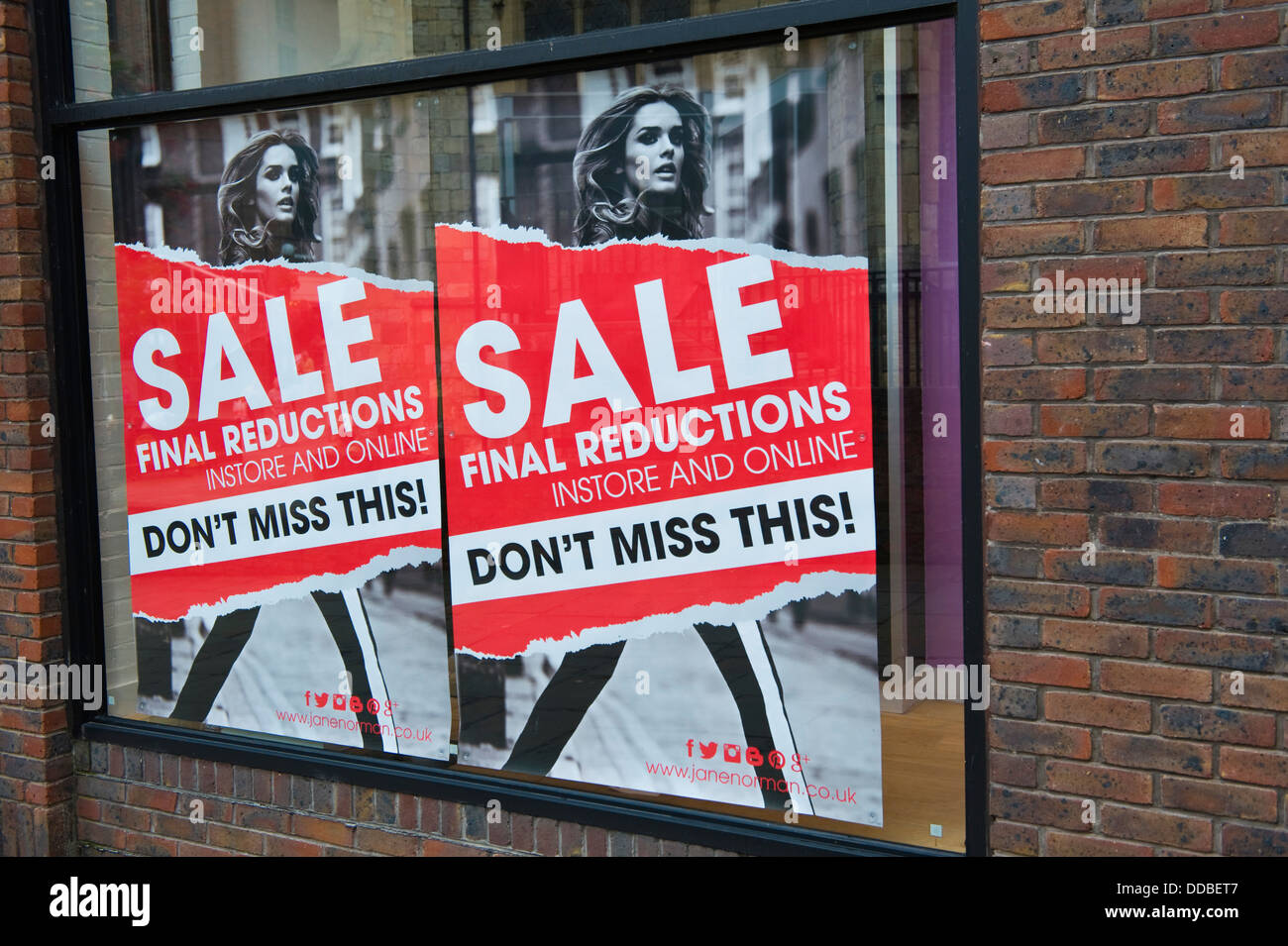 Riduzione finale di vendita a Jane Norman negozio nel centro della città di York North Yorkshire England Regno Unito Foto Stock