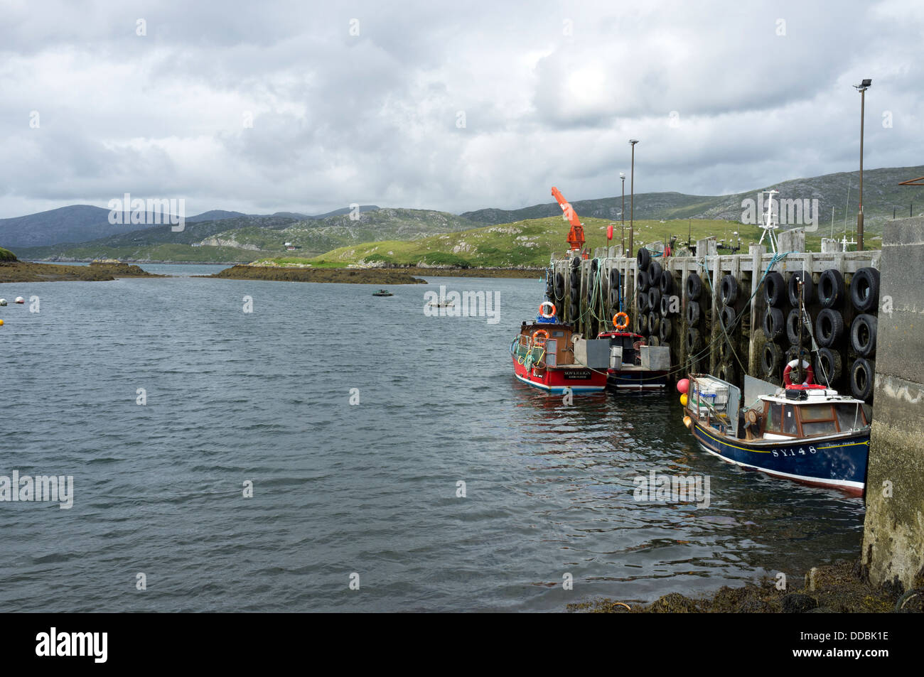 Le navi da pesca al Molo Scalpay Goring Western Isles della Scozia UK Foto Stock