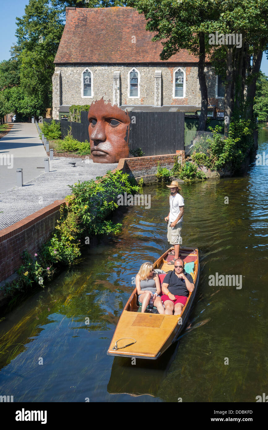 Viaggio sul Fiume Tour Fiume Stour Canterbury Punting punt Kent .Il Monastero Blackfriars Foto Stock