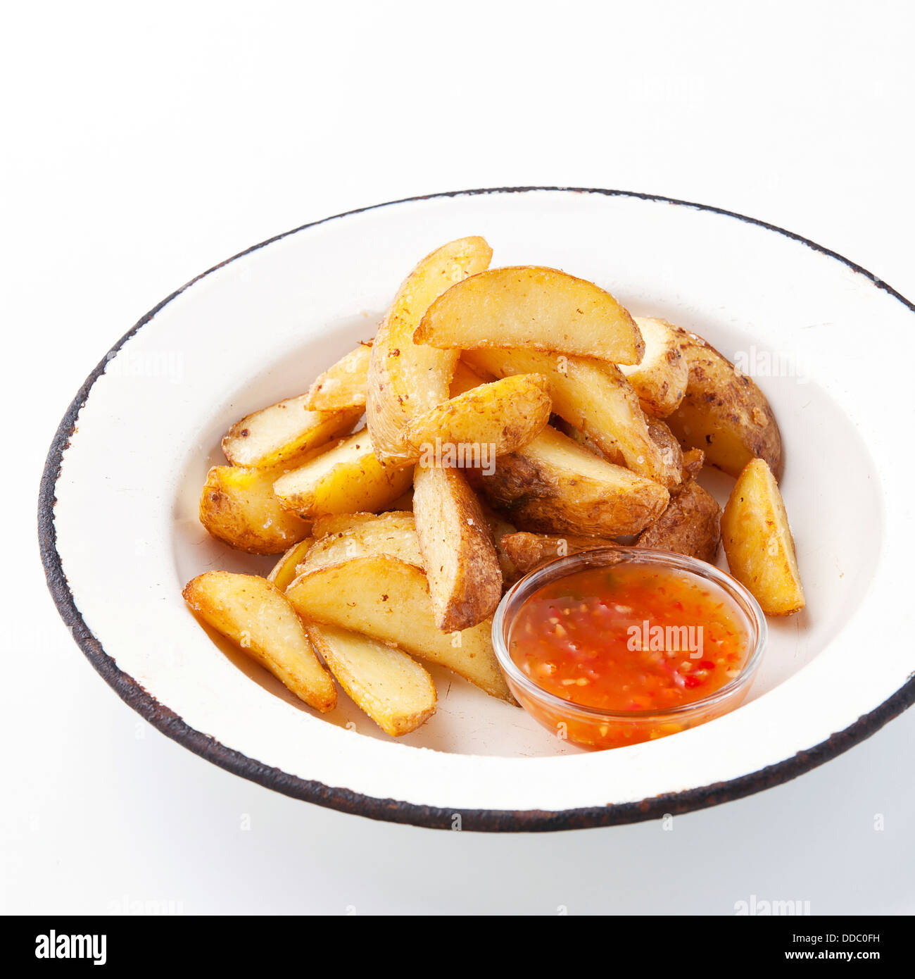 Patate fritte " paese-style' con salsa Foto Stock