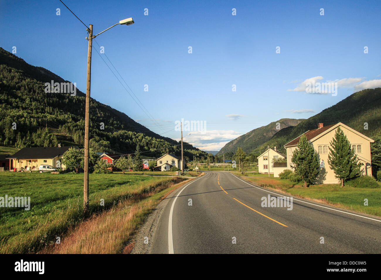 Un estate di guardare al di sopra della Hjartdal - Gvammen nel Telemark, Norvegia Foto Stock