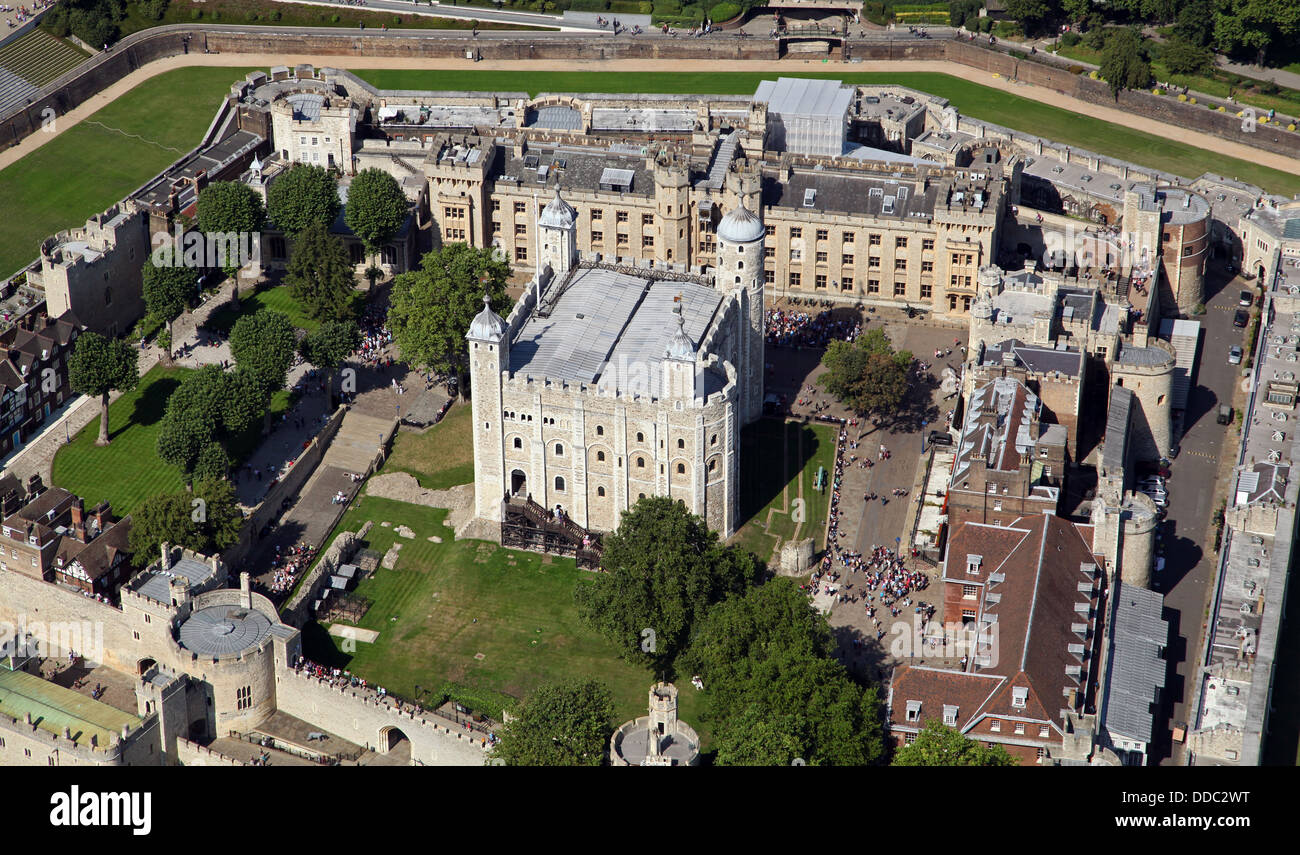 Una veduta aerea della Torre di Londra dove il Royal Crown Jewels sono mantenuti Foto Stock