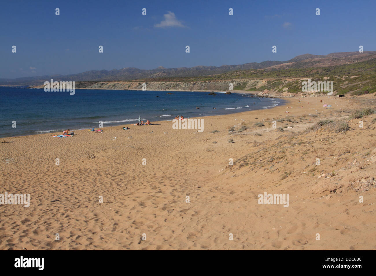 Lara Bay beach, metà estate vista sulla penisola di Akamas, Cipro Foto Stock