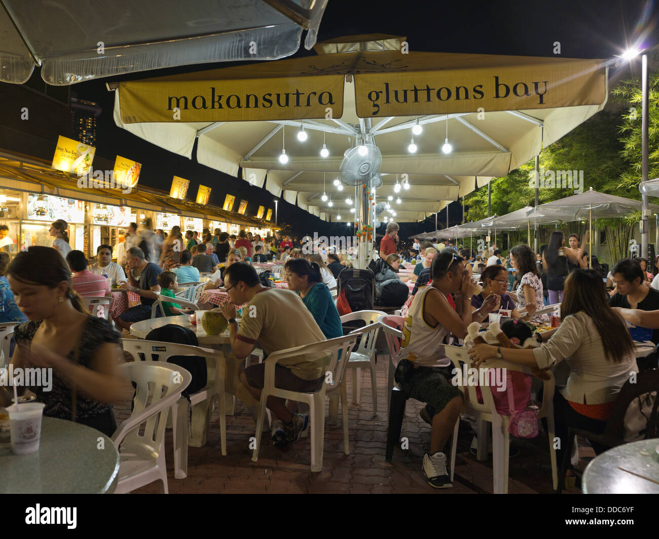 dh Makansutra gluttons Bay MARINA BAY SINGAPORE ristoranti all'aperto, bar, ristoranti, fast food, Street food, area ristoro, asia, gente del posto, tribunali Foto Stock