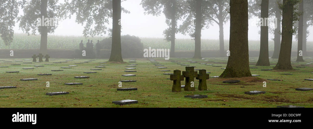 Il tedesco Prima guerra mondiale un cimitero militare Deutscher Soldatenfriedhof Langemark / Studentenfriedhof, Fiandre Occidentali, Belgio Foto Stock