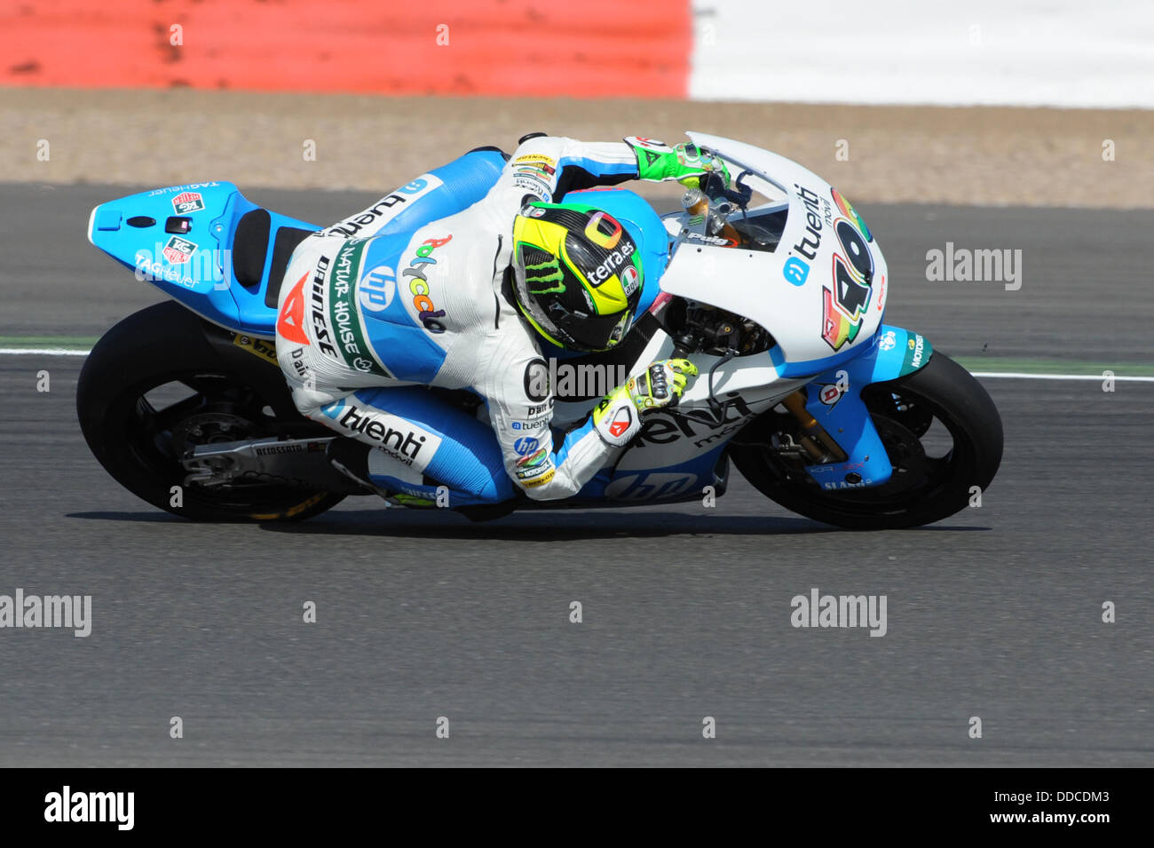 Silverstone, Regno Unito. Il 30 agosto 2013. Moto2 rider Pol Espargaro (Tuenti HP 40) durante le sessioni di prove libere sul circuito di Silverstone. Credito: Gaetano Piazzolla/Alamy Live News Foto Stock