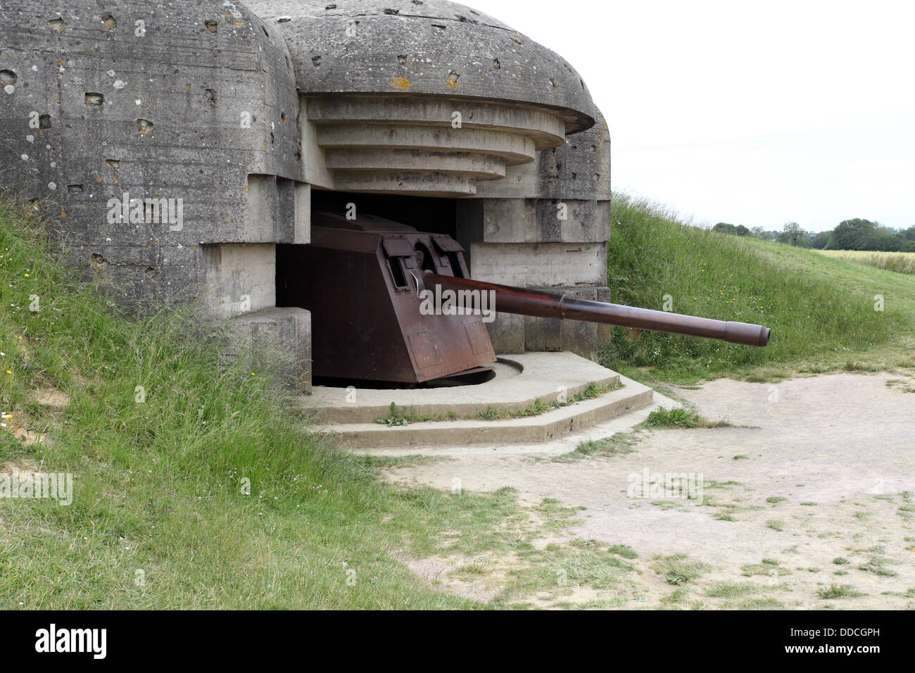 Francia, Normandia, D-Day spiagge, Longues Sur Mer, durante la Seconda Guerra Mondiale tedesco 150mm batterie di artiglieria. Foto Stock