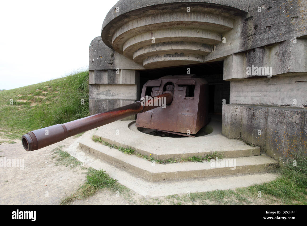 Francia, Normandia, D-Day spiagge, Longues Sur Mer, durante la Seconda Guerra Mondiale tedesco 150mm batterie di artiglieria. Foto Stock