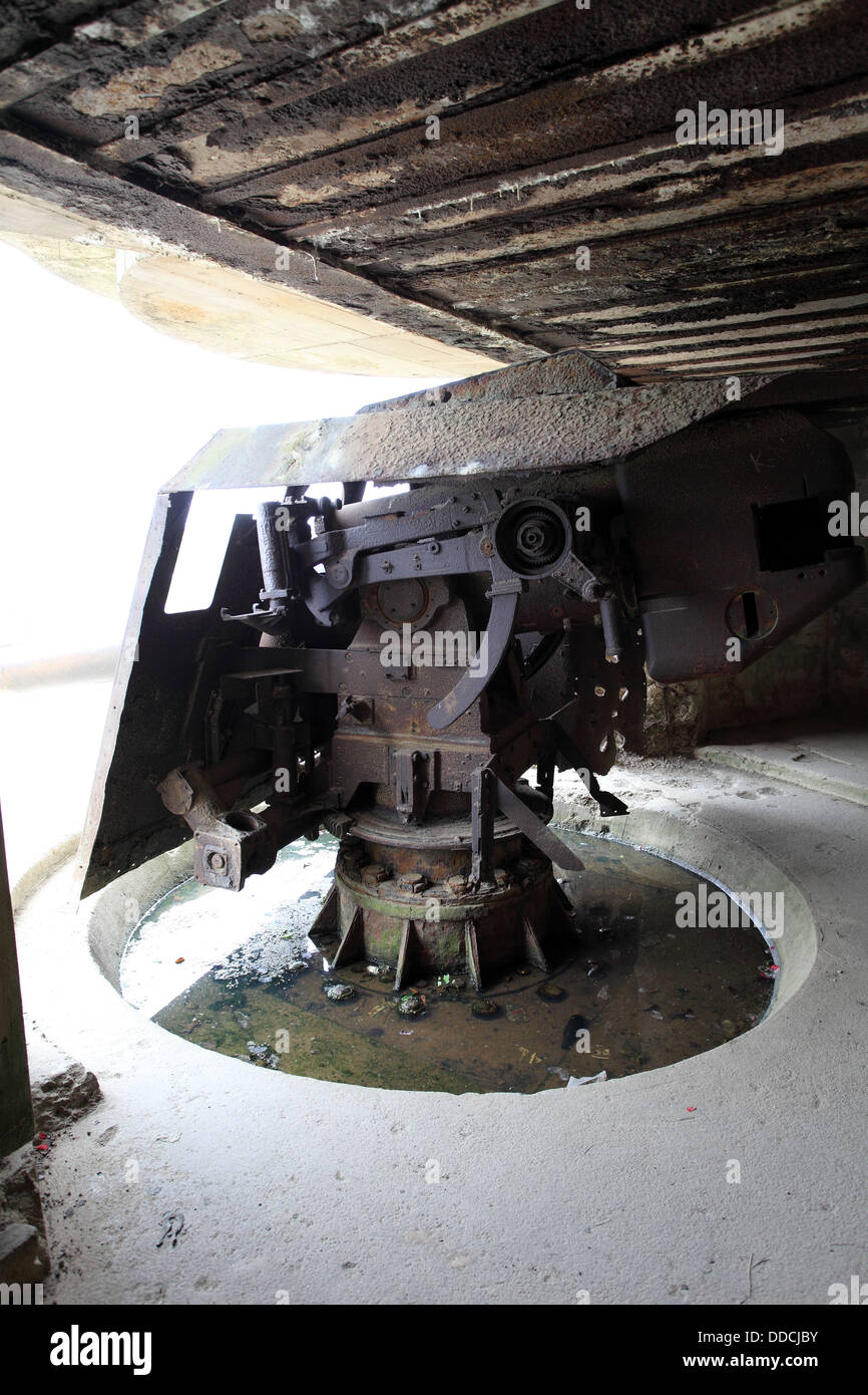 Francia, Normandia, D-Day spiagge, Longues Sur Mer, durante la Seconda Guerra Mondiale tedesco 150mm batterie di artiglieria. Foto Stock