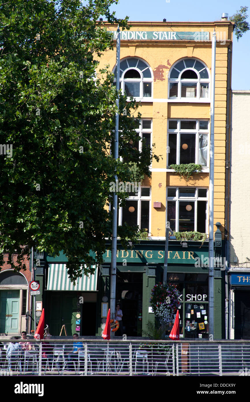 Edifici in stile georgiano lungo il fiume Liffey, Dublino Irlanda Foto Stock