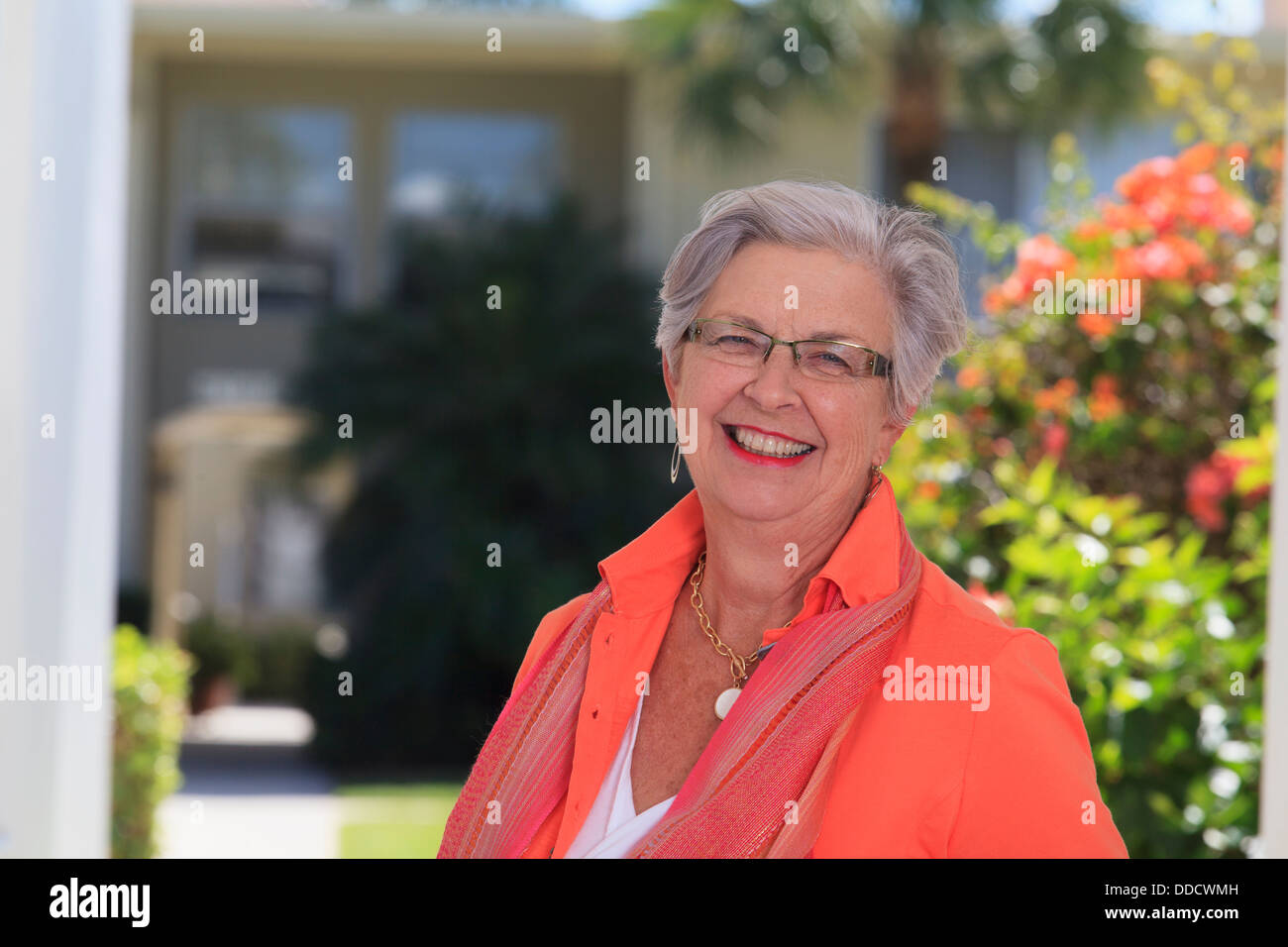 Ritratto di un senior donna sorridente Foto Stock