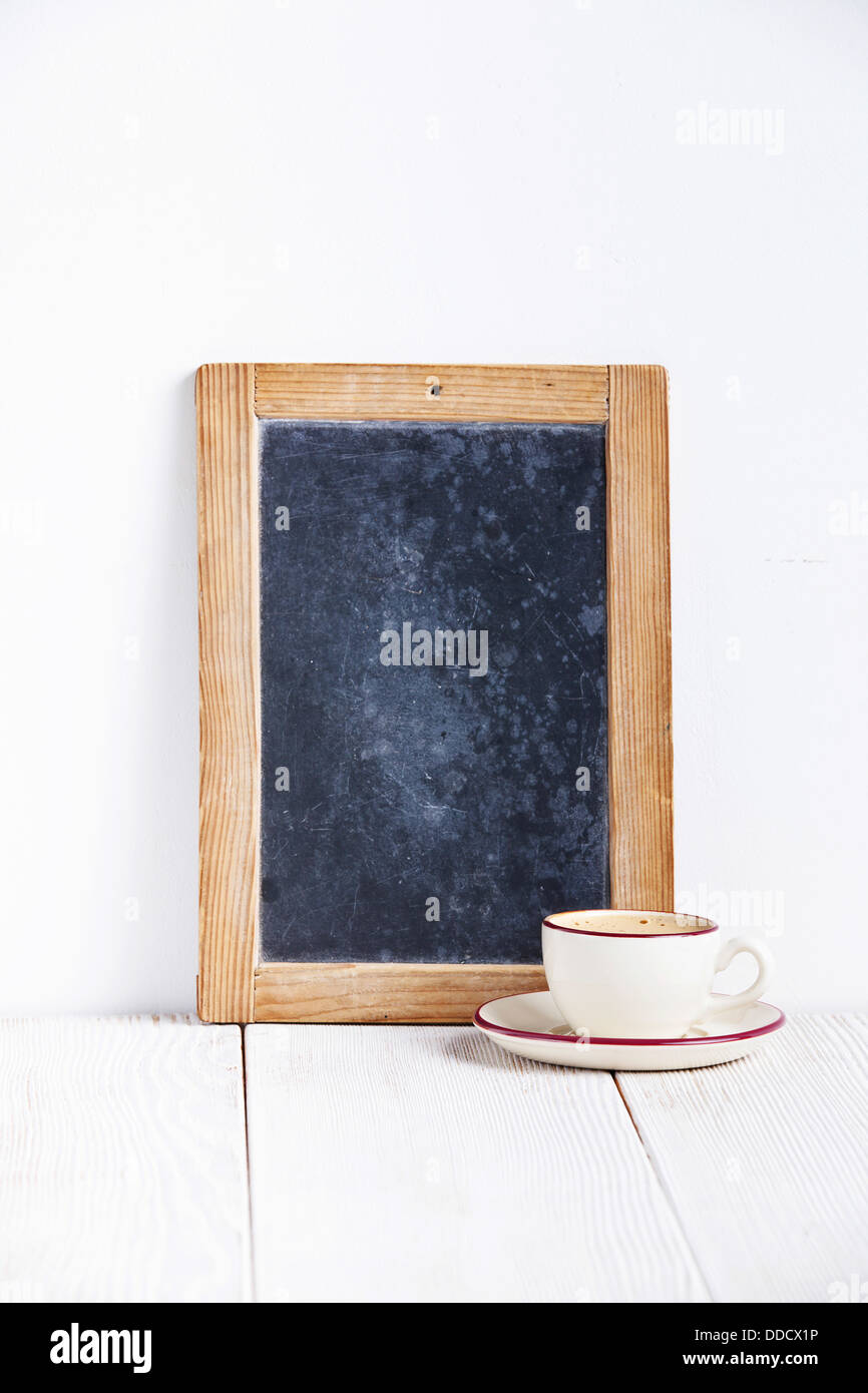 Tazza da caffè con ardesia vintage chalk board Foto Stock