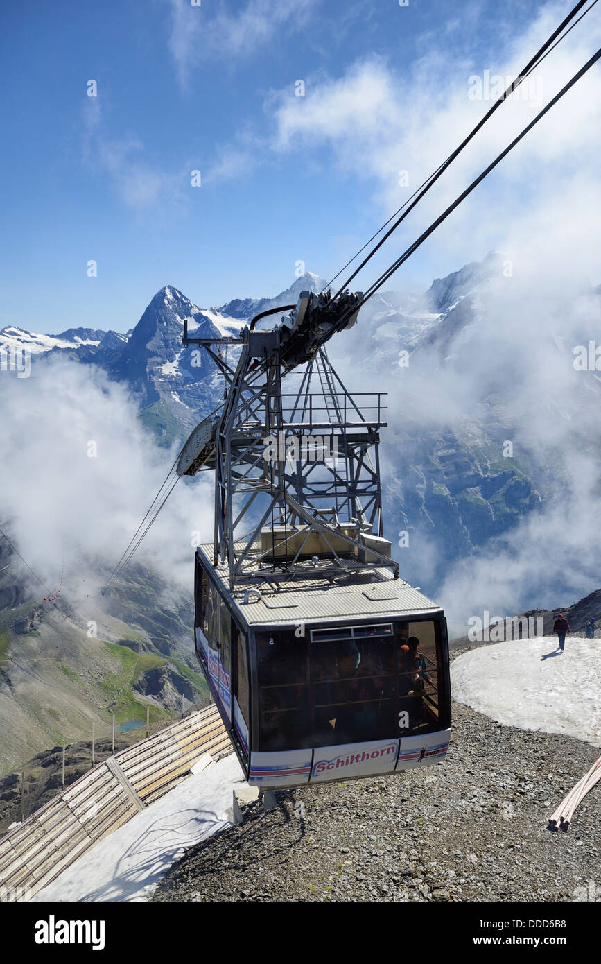 La Funivia arriva a Schilthorn Piz Gloria, - utilizzato come location del film di James Bond Al servizio segreto di Sua Maestà Foto Stock