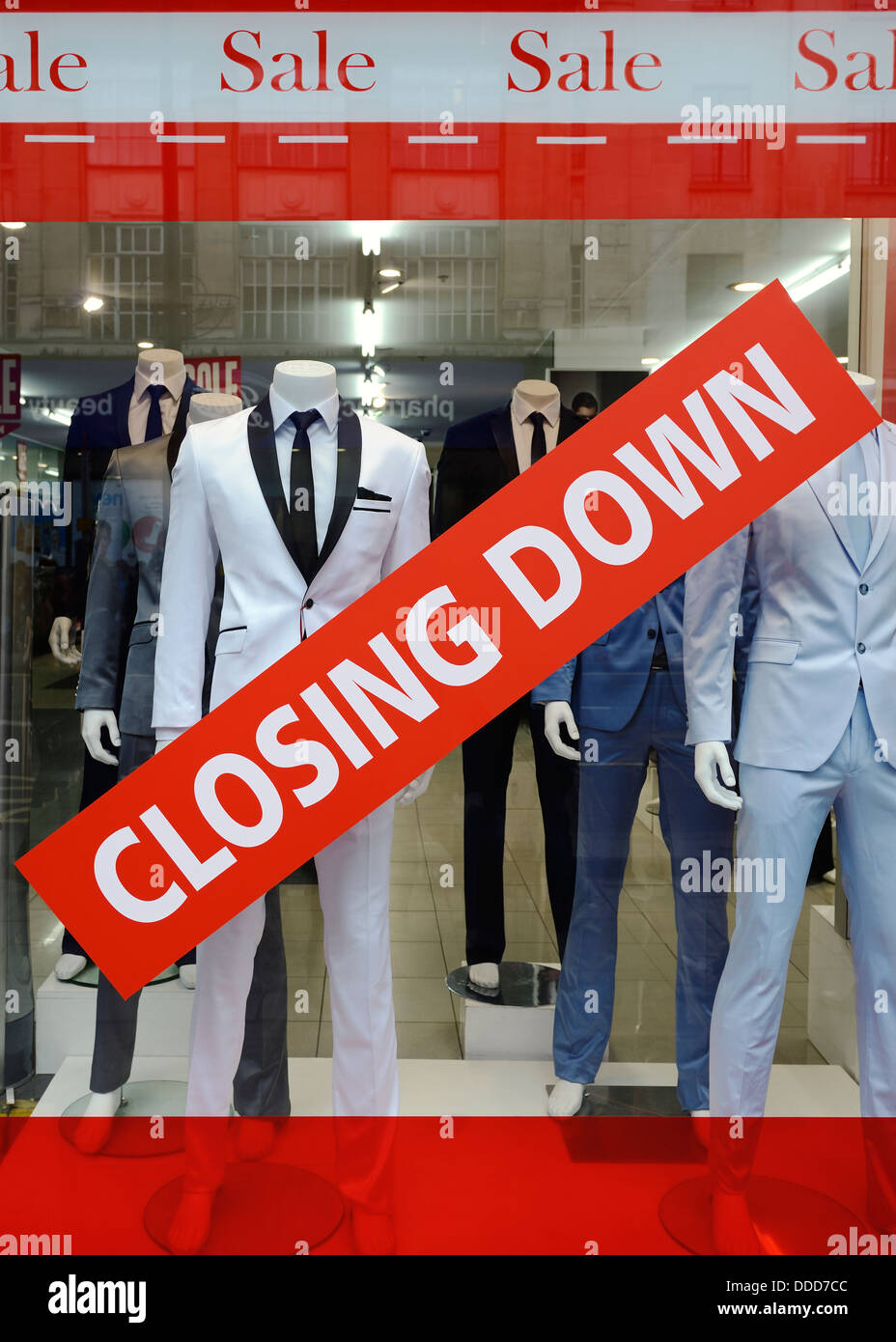 La chiusura di segno nella vetrina di un negozio, Oxford Street, Londra, Regno Unito. Foto Stock