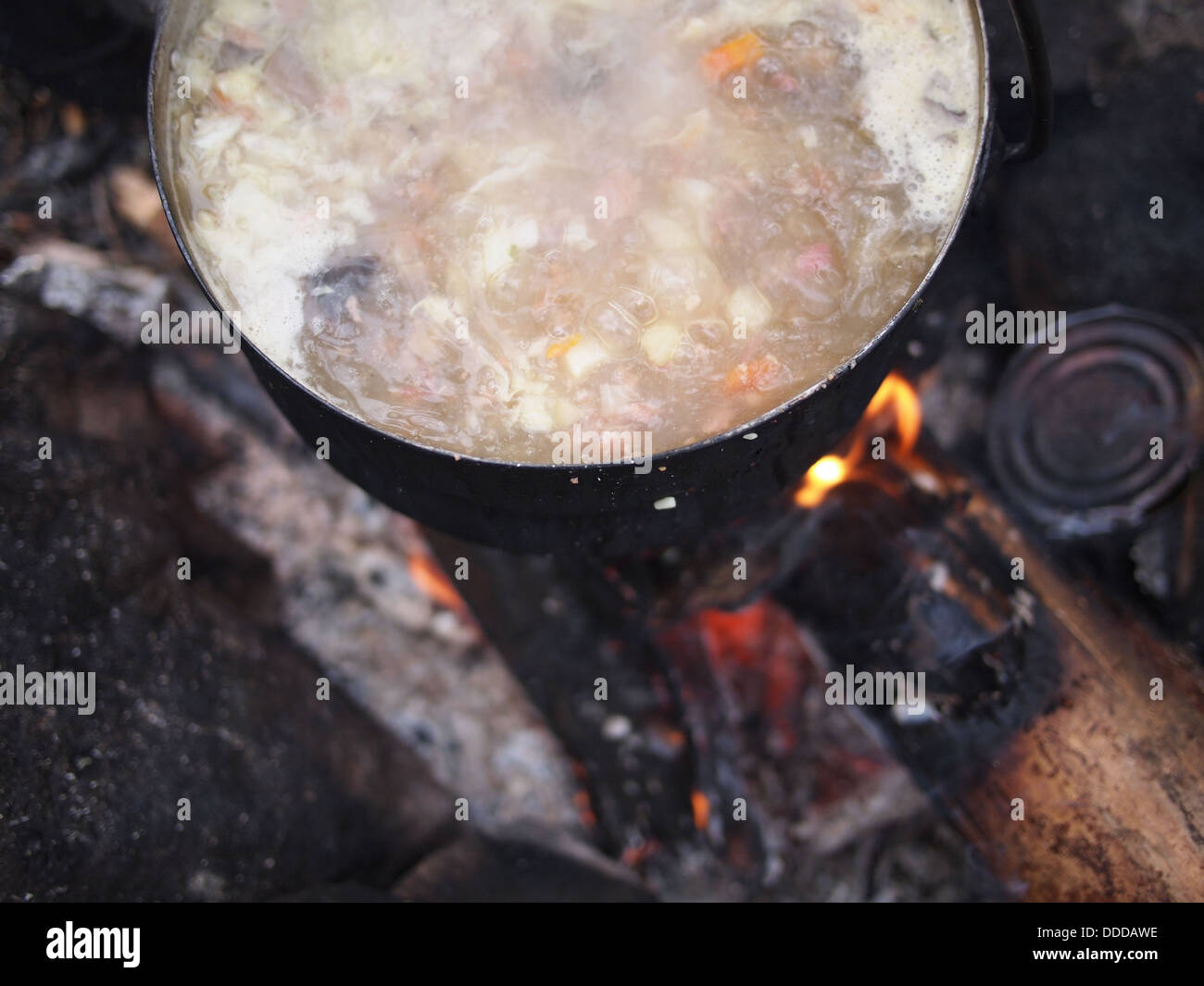 Campfire tradizionale per la cottura Foto Stock