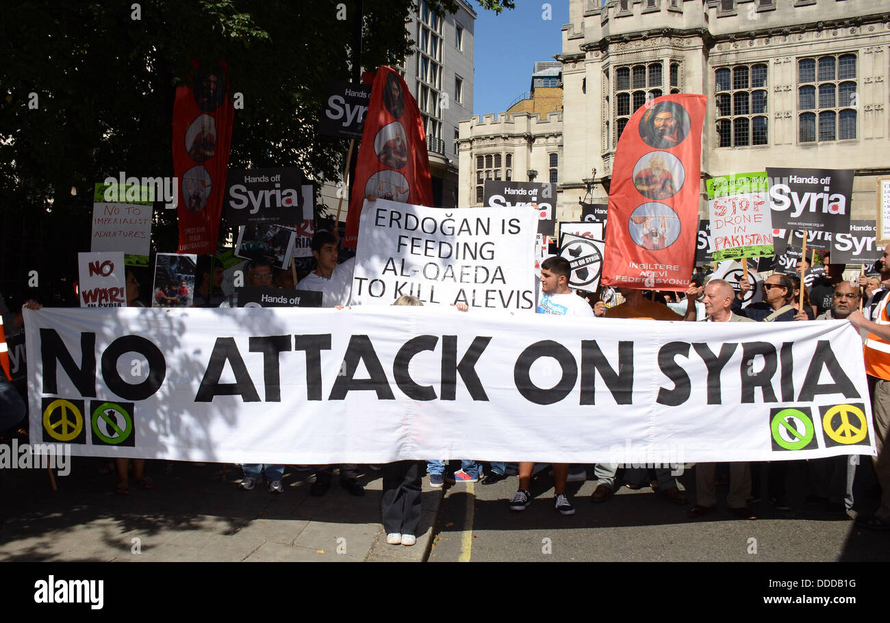 Londra, Regno Unito. Il 31 agosto 2013. Nessun attacco sulla Siria - Fermare la guerra marzo Rally e nel centro di Londra (Photo credit: Photobeat Immagini/Alamy Live News) Foto Stock