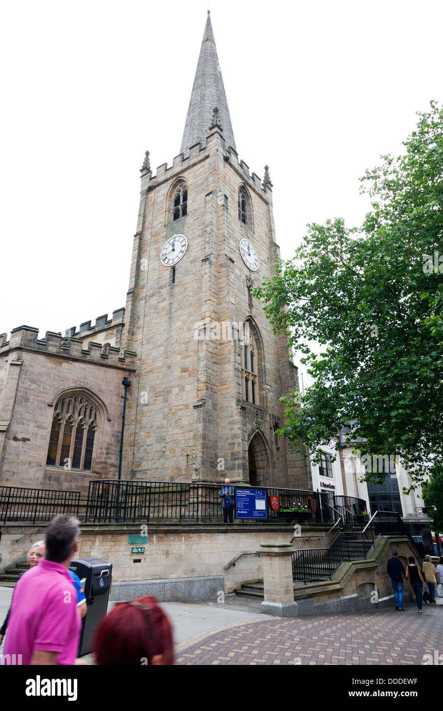 La chiesa di San Pietro al di fuori di edificio esterno guglia Nottingham City Centre NOTTINGHAMSHIRE REGNO UNITO Inghilterra Foto Stock