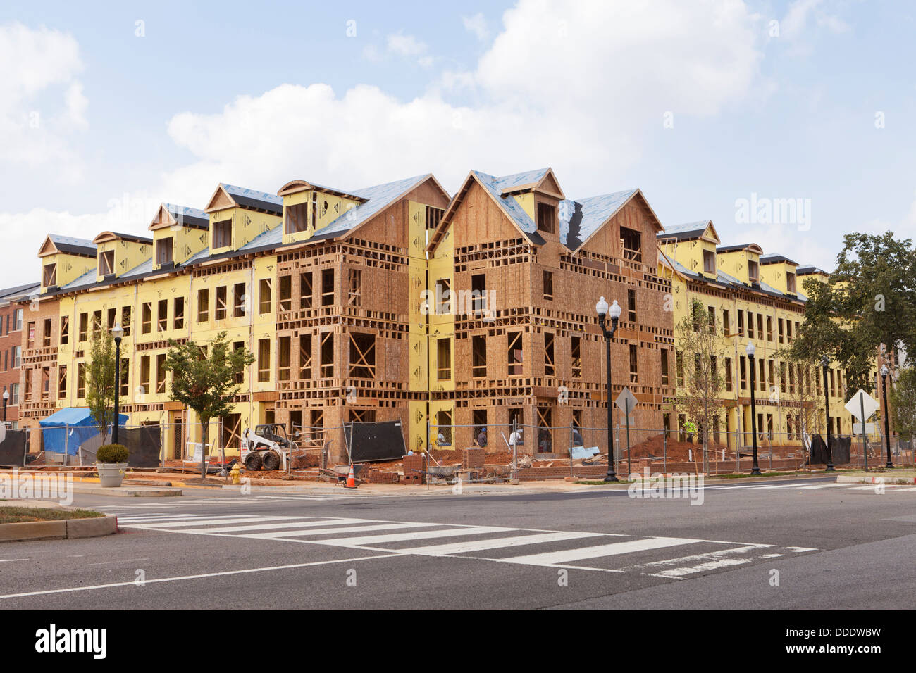 Nuovo multi-unità complesso di abitazioni in costruzione Foto Stock