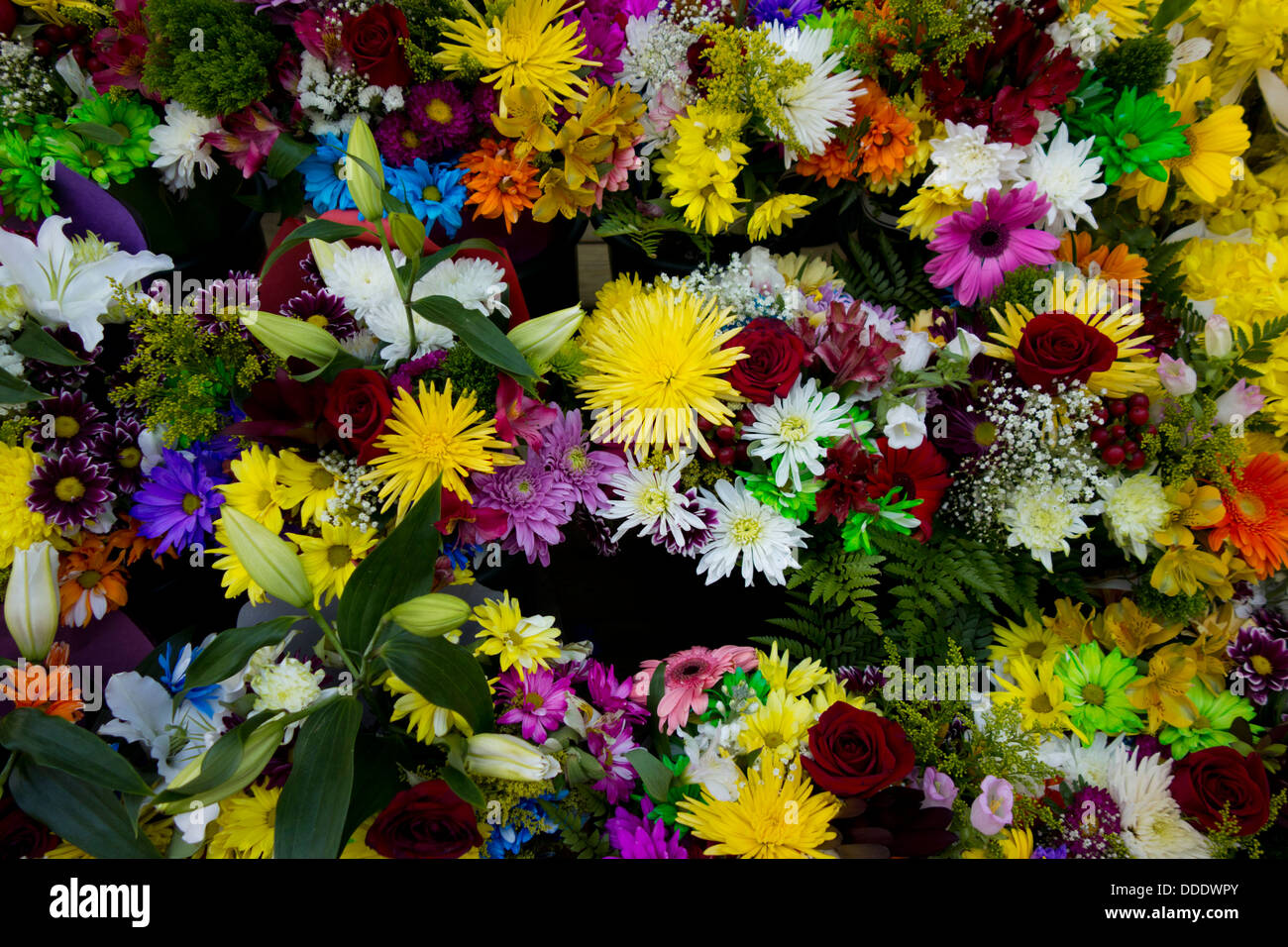 Mazzo di fiori misti di fiori Foto Stock