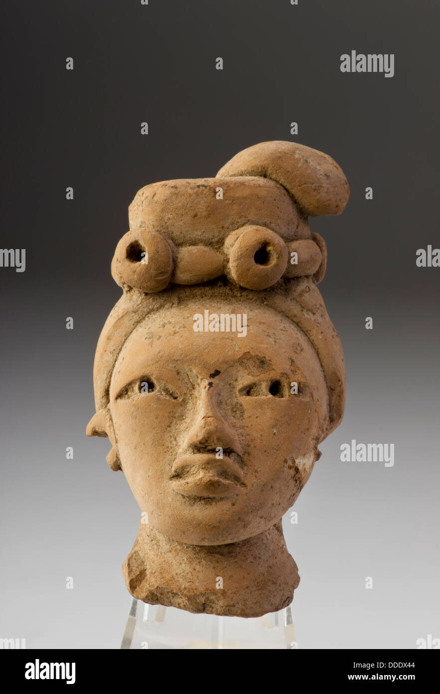 Pre colombiana testa femmina realizzato intorno al 600 D.C. Foto Stock