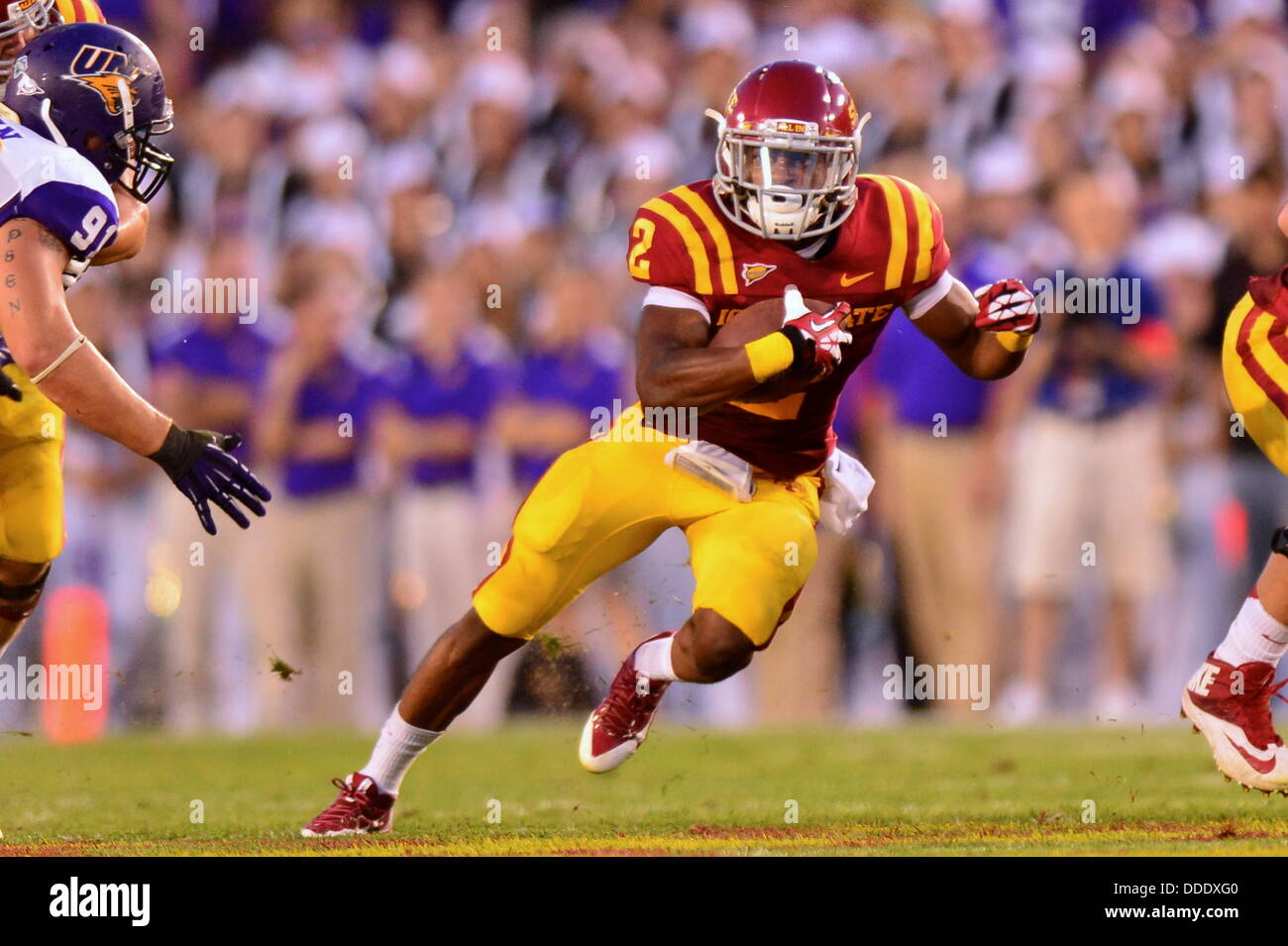 Agosto 31, 2013 - Ames, Iowa, Stati Uniti d'America - agosto 31st., 2013: Iowa Stato running back Aaron Wimberly in azione durante il NCAA Football gioco tra la Iowa State cicloni e la Northern Iowa Panthers a Jack Trice Stadium di Ames, Iowa..Ke Lu/CSM Foto Stock