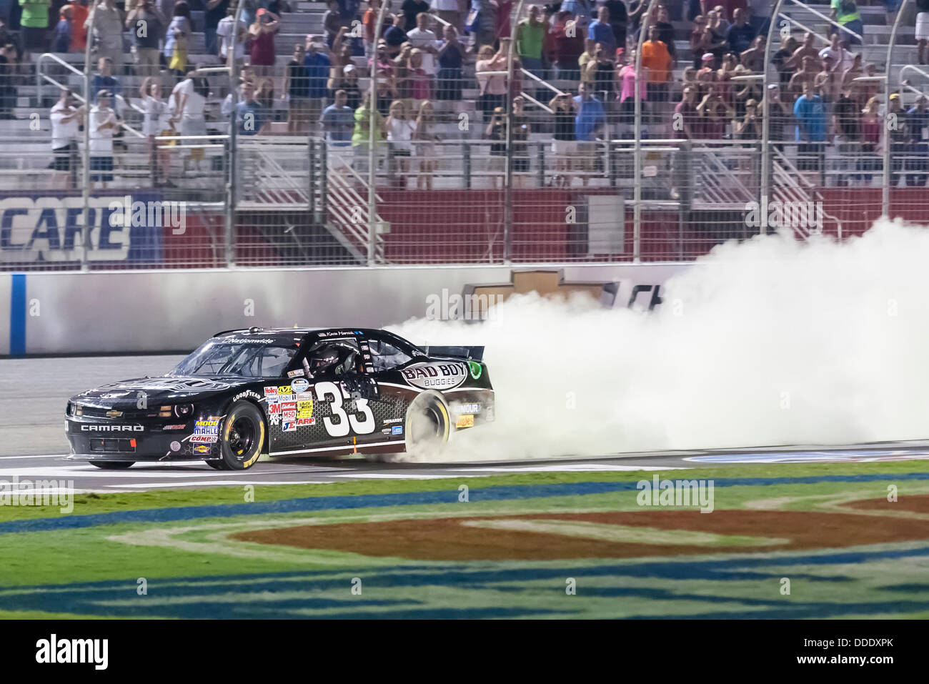 Agosto 31, 2013 - Hampton, GA, Stati Uniti - Bristol, TN - Agosto 31, 2013: Kevin Harvick (33) vince la grande clip - scaglie di grana 300 ad Atlanta Motor Speedway di Hampton, GA. Foto Stock