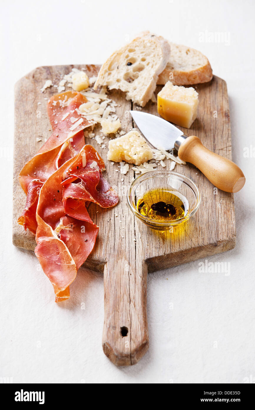 Salumi, formaggio e pane Foto Stock