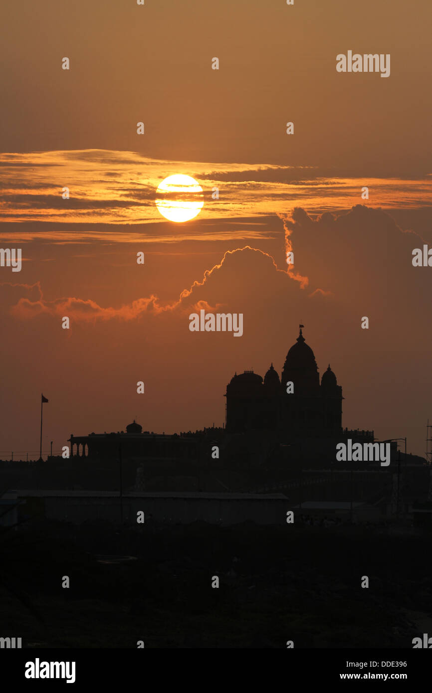 Sunrise a Kanyakumari un luogo di incontro di tre mari, mare Arabico, Oceano Indiano e il golfo del Bengala..! Foto Stock