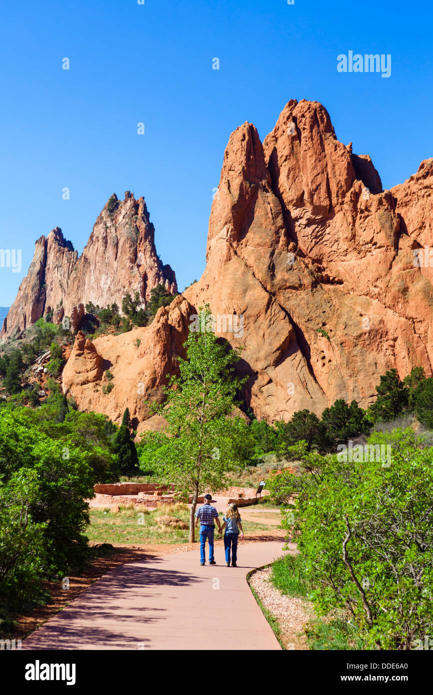 Walkers nel Giardino degli dèi parco pubblico, Colorado Springs, Colorado, STATI UNITI D'AMERICA Foto Stock