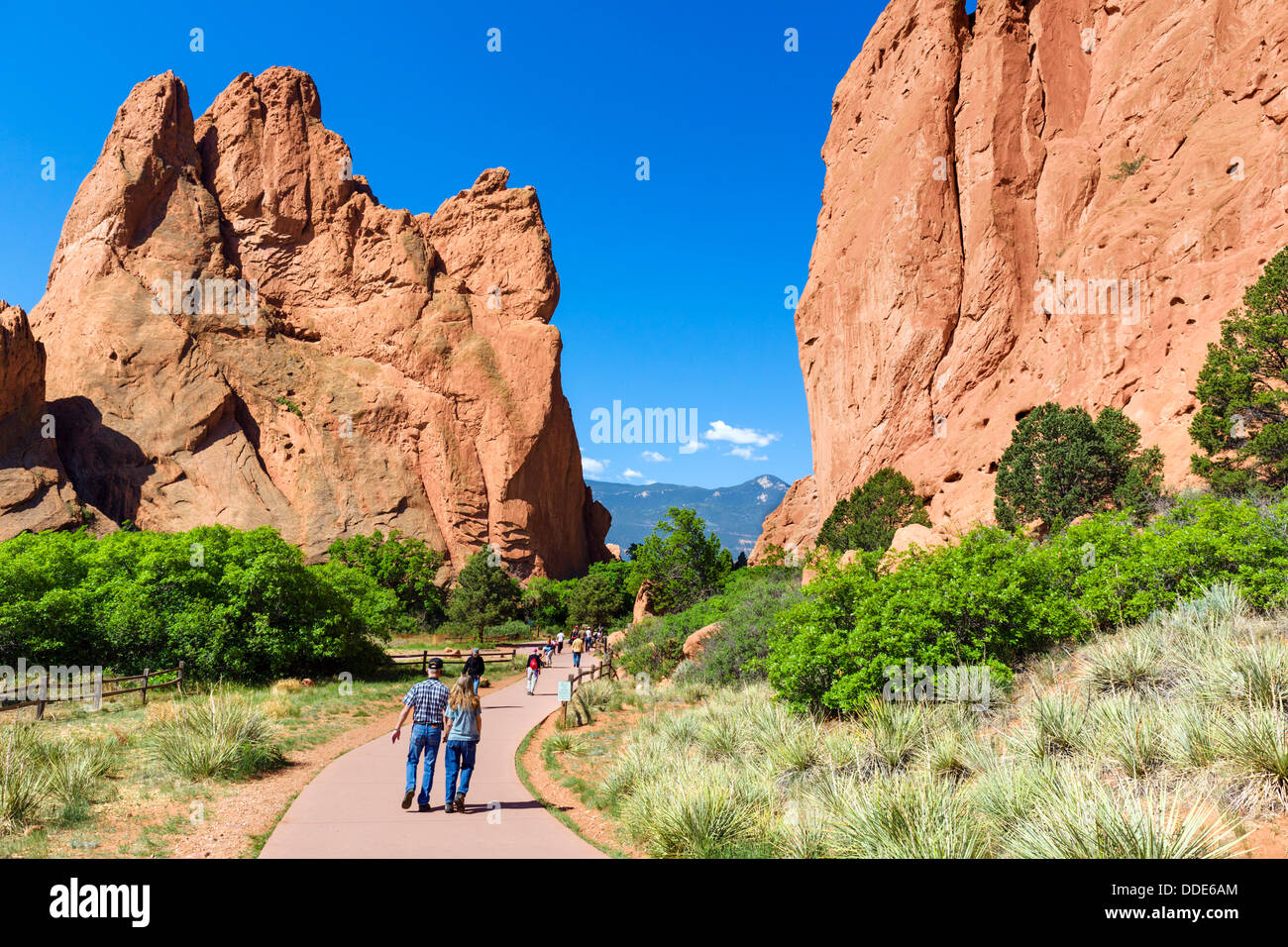 Walkers nel Giardino degli dèi parco pubblico, Colorado Springs, Colorado, STATI UNITI D'AMERICA Foto Stock