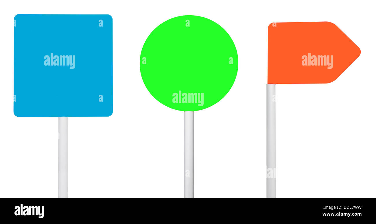 Albero segni colorati sul post pole (blu quadrata, circolare verde e arancione direzionale) isolati su sfondo bianco Foto Stock