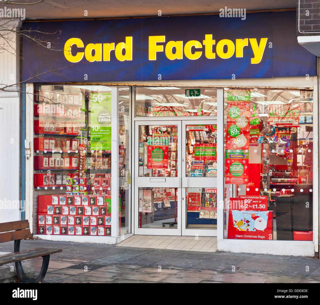 Facciata della fabbrica di carta, un biglietto di auguri e negozio di articoli da regalo a catena, questo uno situato a AIRDRIE, LANARKSHIRE, Scozia Foto Stock