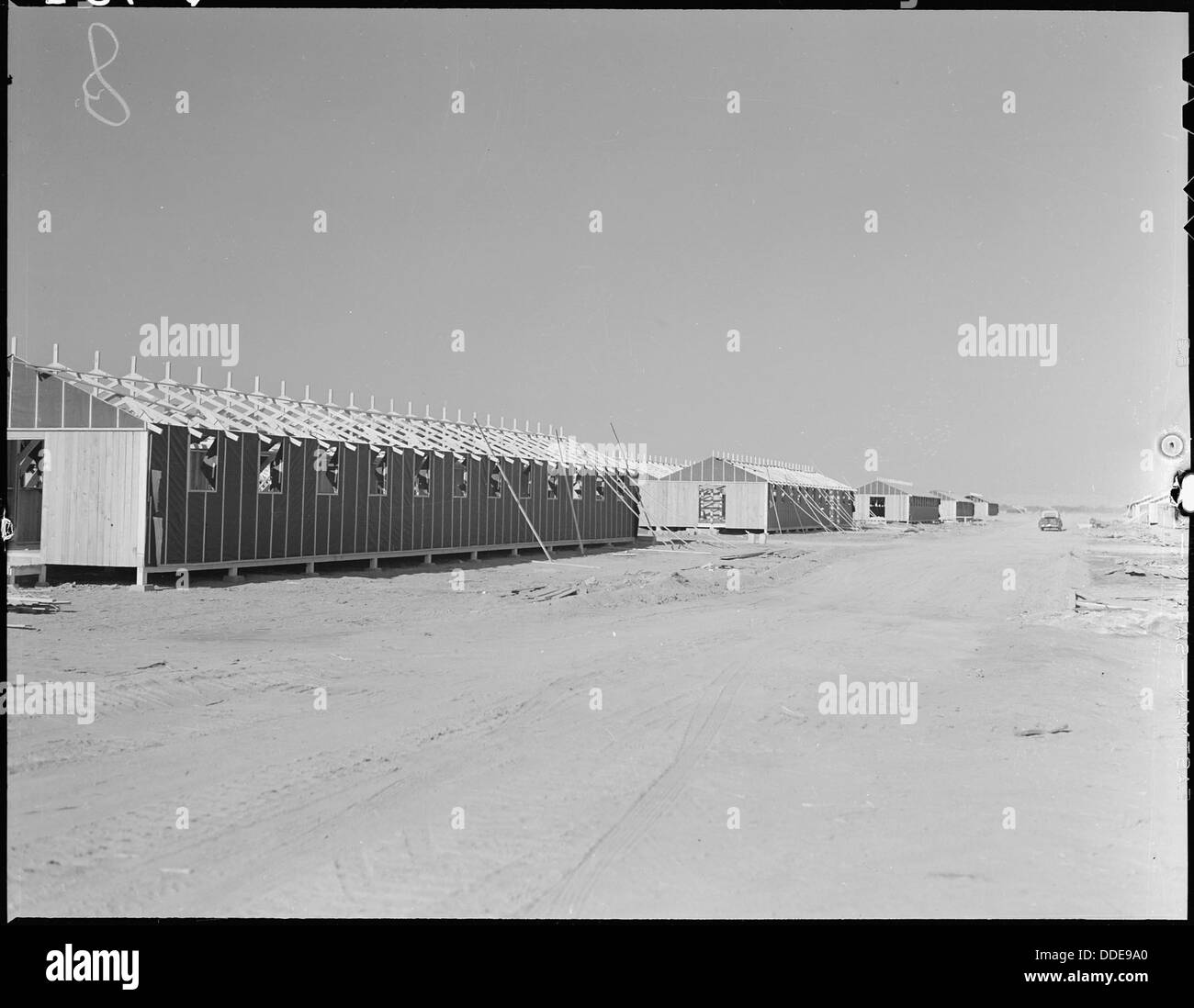 Poston, Arizona. Caserma nel sito 3 sono in fase di completamento in questo War Relocation Authority centro . . . 536154 Foto Stock