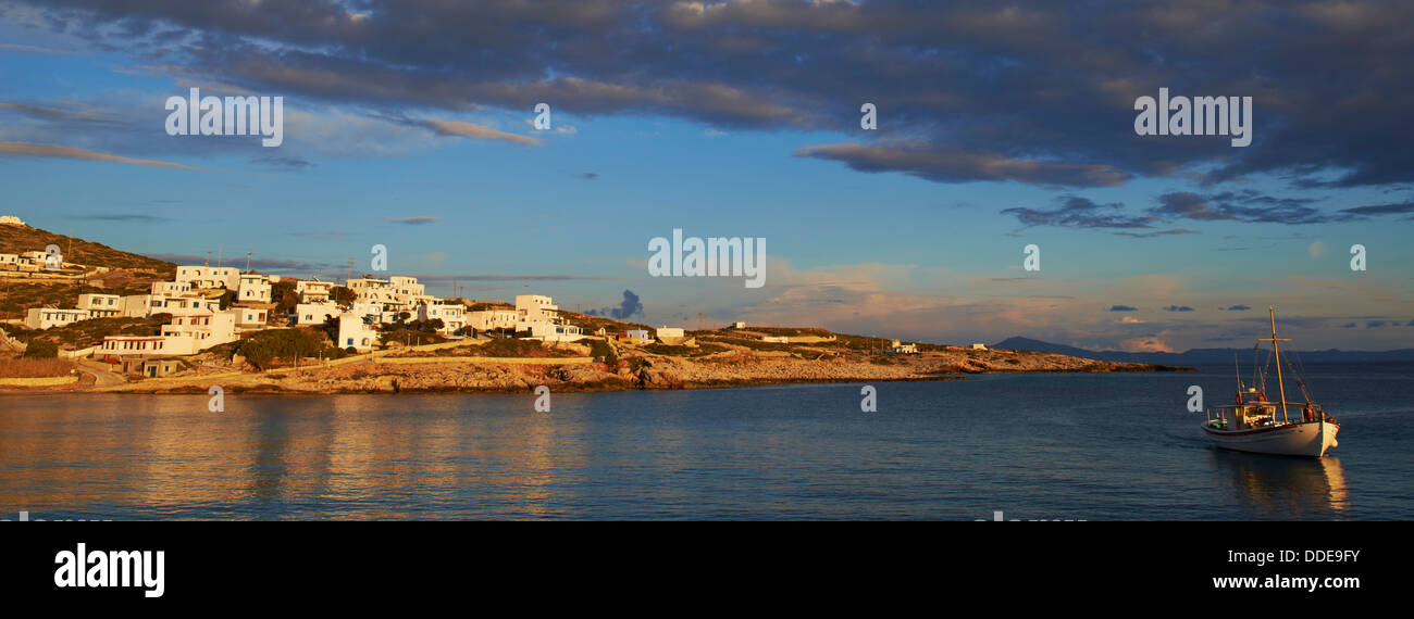 Grecia CICLADI, isola di Donoussa, Stavros Porto e paese Foto Stock